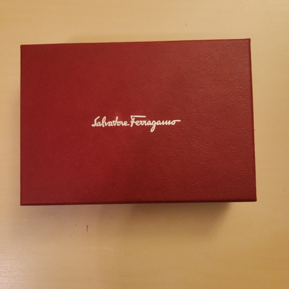 Salvatore Ferragamo card case new - Picture 4 of 7